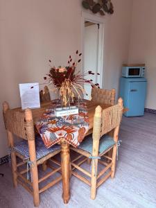 a dining room table with a table and chairs at La Casetta di Dante in Marina di Carrara