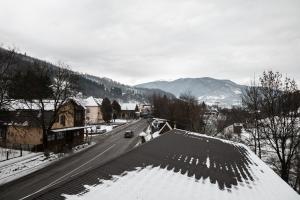 a view of a street with snow on the roof at готель-ресторан Дубок in Kvasy