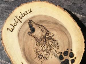 a drawing of a bird on a frisbee at FeWo Wolfsbau ID 16290-9 in Kargow