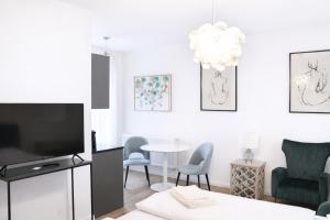 Un televizor și/sau centru de divertisment la Hotel Triangle
