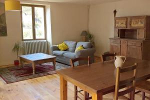 a living room with a table and a couch at Gîte de Bontemps in Saint-Vincent-de-Cosse +32 photos