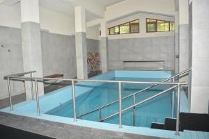 a large swimming pool in a building at Kompleks Negorski Banji in Gevgelija