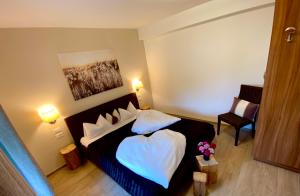 a hotel room with a bed and a chair at Villetta Moscal- Buon Gusto in Affi +88 photos