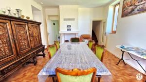 a dining room with a long table and chairs at Ecluse Mingot in Châtillon-en-Bazois +6 photos