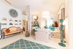 a living room with two beds and a couch at Hotel La Pineta Al Mare in Forte dei Marmi +54 photos