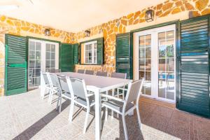 a dining room with a table and chairs at Villa Trobadors in El Arenal