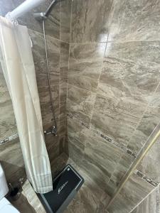 a bathroom with a shower with a scale in it at Casa de Aire Ezeiza in La Unión +17 photos