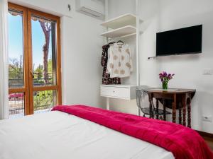 a bedroom with a bed and a tv and a table at La Perla Rara in Sant'Agnello