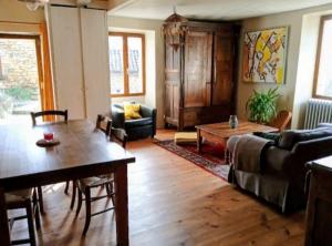 a living room with a table and a couch at Gîte de Bontemps in Saint-Vincent-de-Cosse