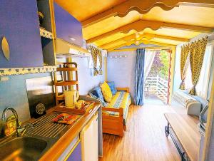a kitchen and living room of a caravan at Domaine De JI in Montagnac