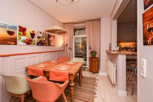 a dining room with a table and chairs at Villa Botanica in Neustadt an der Weinstraße