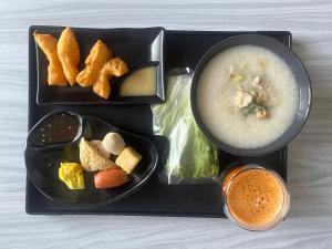 a tray of food with a bowl of soup and chips at Baansuan Runjuan Suratthani บ้านสวนรัญจวนสุราษฎร์ธานี in Ban Huai Chiat