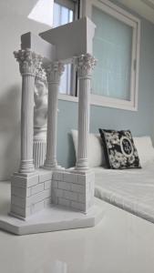 a model of columns on a table in a room at La Petite Maison d'Hôtes in Seoul