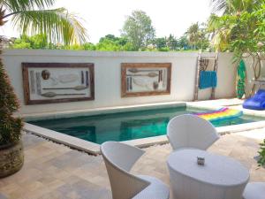 Bazén v ubytování Canggu - Pererenan Guesthouse " aBaliHouse " nebo v jeho okolí
