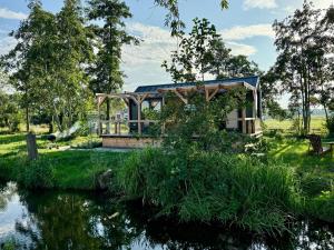 a house in the middle of a river at Tinyhouse Polderpanorama in Haastrecht