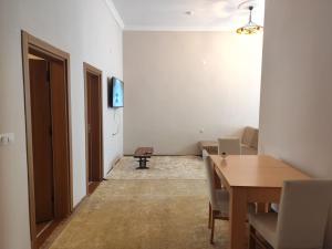 a living room with a table and a couch at Yörük konaklama in Burdur