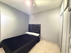 a bedroom with a black bed in a room at Colorín RB in La Paz