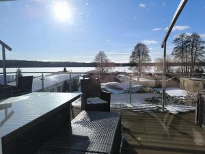 a deck with a view of the water at Leuchtturmhus in Fürstenberg