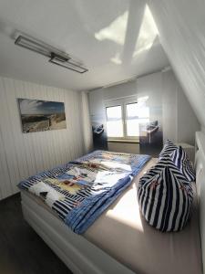a bedroom with a bed and two pillows at Leuchtturmhus in Fürstenberg