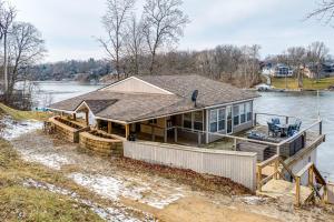 a house on a dock on the water at 3 Mi to Dtwn Monticello! Waterfront Studio Getaway in Monticello