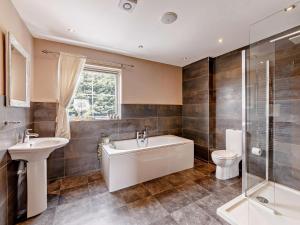 a bathroom with a tub and a sink and a toilet at 6 Bed in Morpeth oc-91805 in Ellington +21 photos