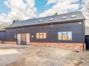 a black house with a brick at 4 Bed in Dunstable oc-93632 in Totternhoe