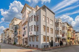 an apartment building on a city street at Aras Life Hotel in Istanbul