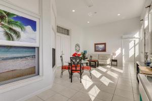 a dining room with a table and a view of the ocean at Near Apollo Beach! Bright Apt w/ Essentials in Ruskin +16 photos