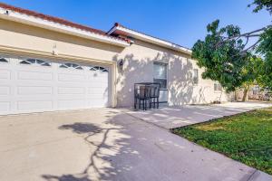 a house with a white garage and a driveway at Near Apollo Beach! Bright Apt w/ Essentials in Ruskin