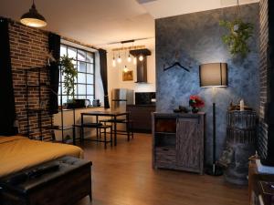 a living room with a bed and a dining room at L'Atelier de l'Arc in Saverne