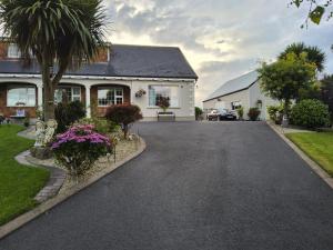 a driveway in front of a white house at Dernvale House -Double Room sleeps 2 in Mullinderg +3 photos