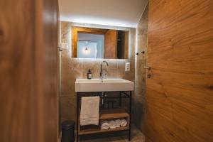 a bathroom with a sink and a mirror at Der Sagbauer in Donnersbachwald