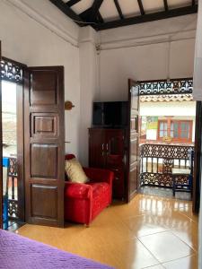 a living room with a red couch and a television at Europa Ecotours in Jardin