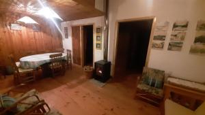 a room with a woodburning stove and a bedroom at Cabaña Vista Las Bravas in Recinto