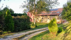 an old stone house with a road in front of it at CORTE STELLATA Il Grano Lodging in Bondeno