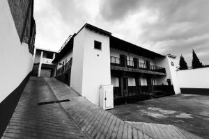a black and white photo of a building at Suite Matlazinca by Casa Bravo in Toluca