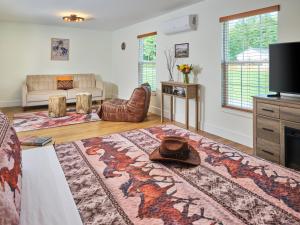 a living room with a cowboy hat on a rug at Saddleview Bed & Breakfast in South Sterling