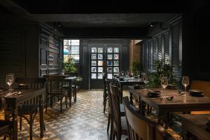 Restoran või mõni muu söögikoht majutusasutuses Hanoi E Central Luxury Hotel & Restaurant