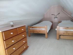 a bedroom with two twin beds and a dresser at Chez Wan'Elle in Thorigné-sur-Dué