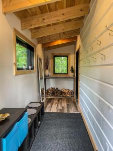 a room with wooden ceilings and benches in a tiny house at Chalet cozy en bord de lac in Saguenay