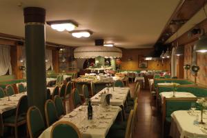 En restaurant eller et andet spisested på Hotel Majoni