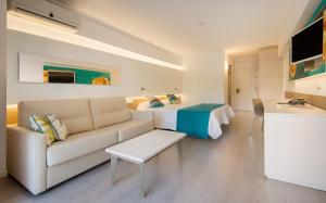 A seating area at Globales Panamá - Adults Only