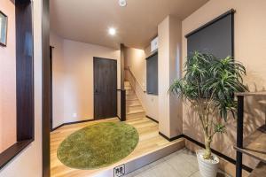 a hallway with a door and a green rug at Hakone Mori No Sato 箱根森の郷 in Sekishoato +33 photos