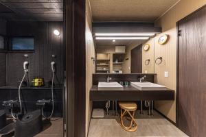 a bathroom with two sinks and a mirror at Hakone Mori No Sato 箱根森の郷 in Sekishoato