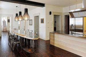 A kitchen or kitchenette at Casa Brenna Tosatto Art Experience