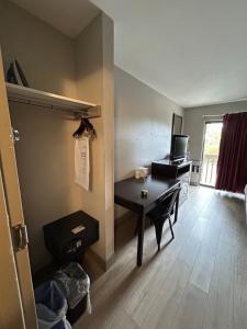 a room with a desk and a table in a room at Park Inn in Colchester