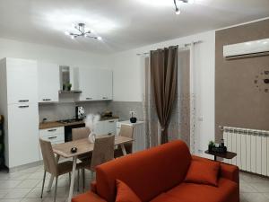 a living room and kitchen with a couch and a table at La Capaciota in Capaci