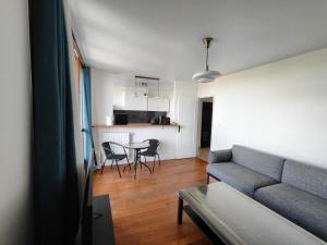 a living room with a couch and a table at Appartement spacieux in Argenteuil