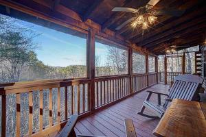 a screened in porch with a table and chairs at Amy’s Blue Ridge Mtn & Starlight View in Ellijay