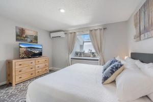 a bedroom with a white bed and a television at Stoneridge Resort in Blanchard +77 photos